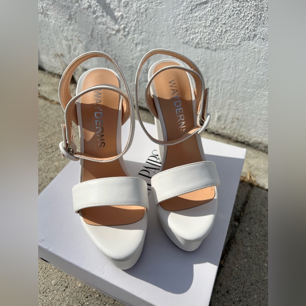 Size 6 brand new wedges